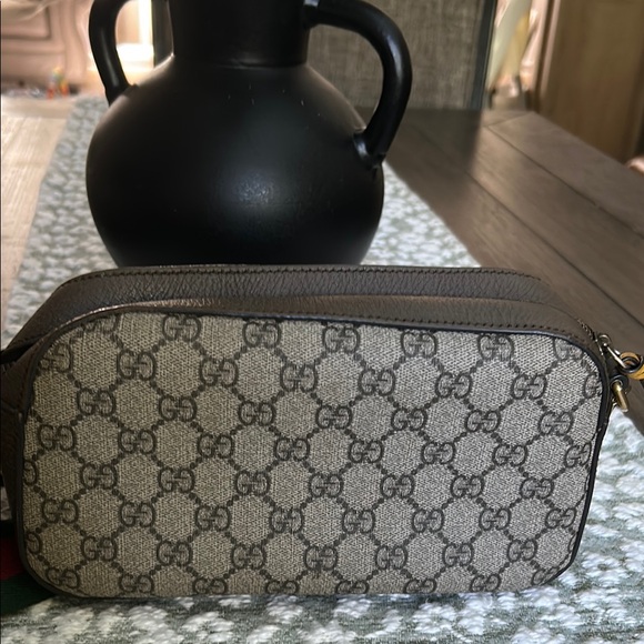 Gucci Beige Crossbody Bag with Gold and Green-Red Strap - Picture 3 of 8